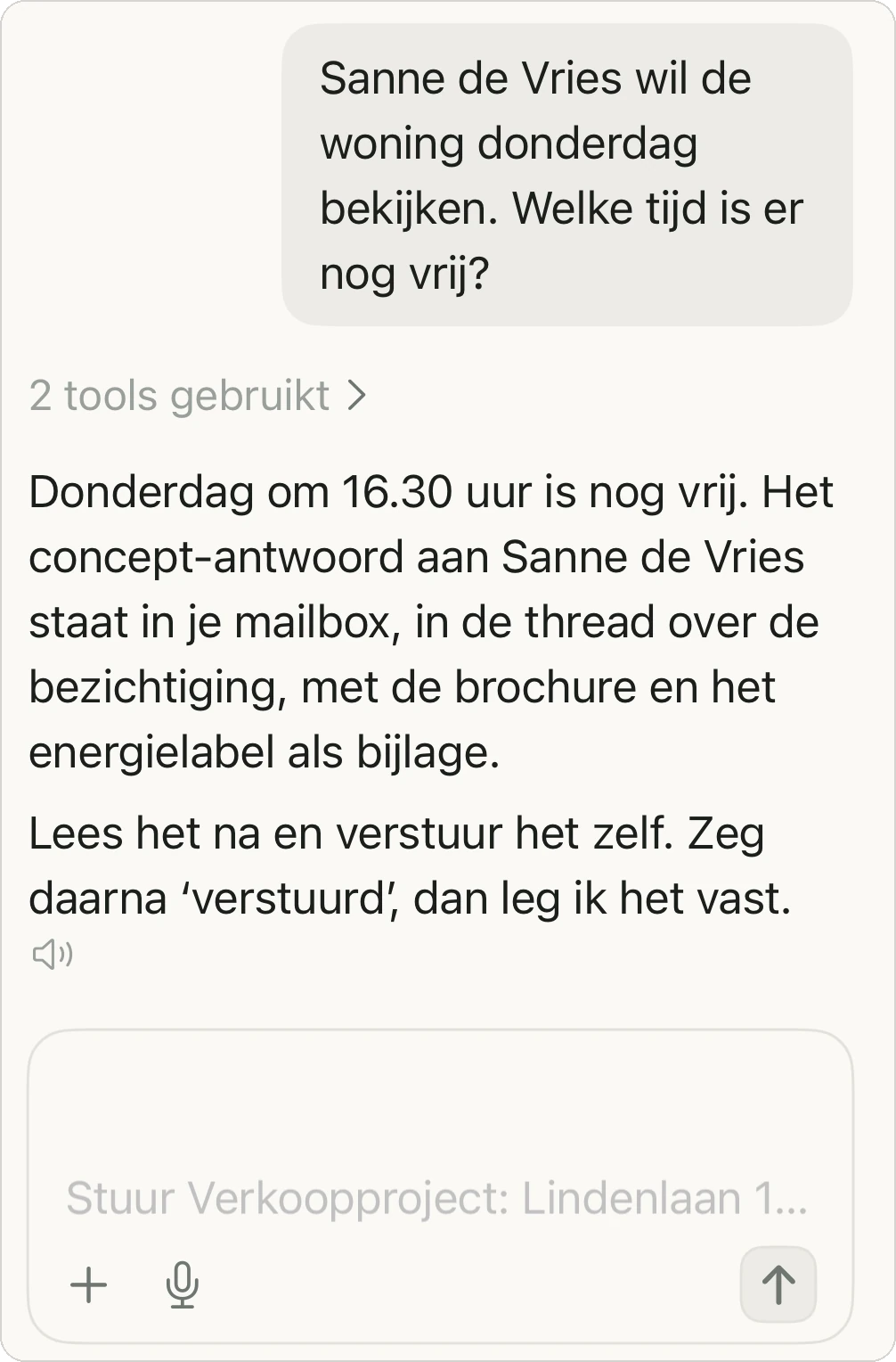 Een gesprek met de agent van een verkoopproject op de iPhone.